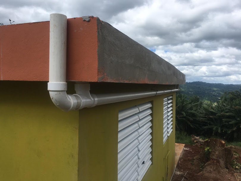 Cuatro depósitos ánfora. Almacenar el agua de lluvia para el riego,  Ejemplos de Instalaciones Exteriores, Agua de lluvia